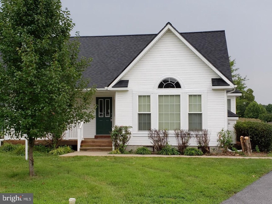 979 Caledonia Dr, Martinsburg, WV 25405 - photo 1