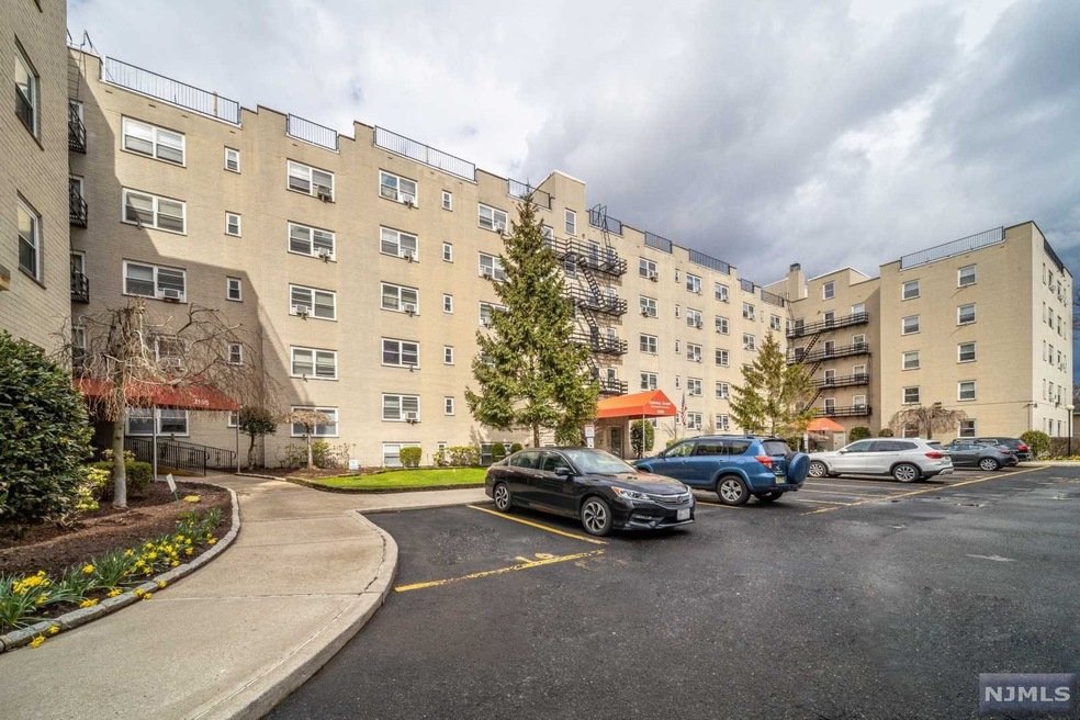 2195 N Central Rd unit 1D, Fort Lee, NJ 07024 - photo 1