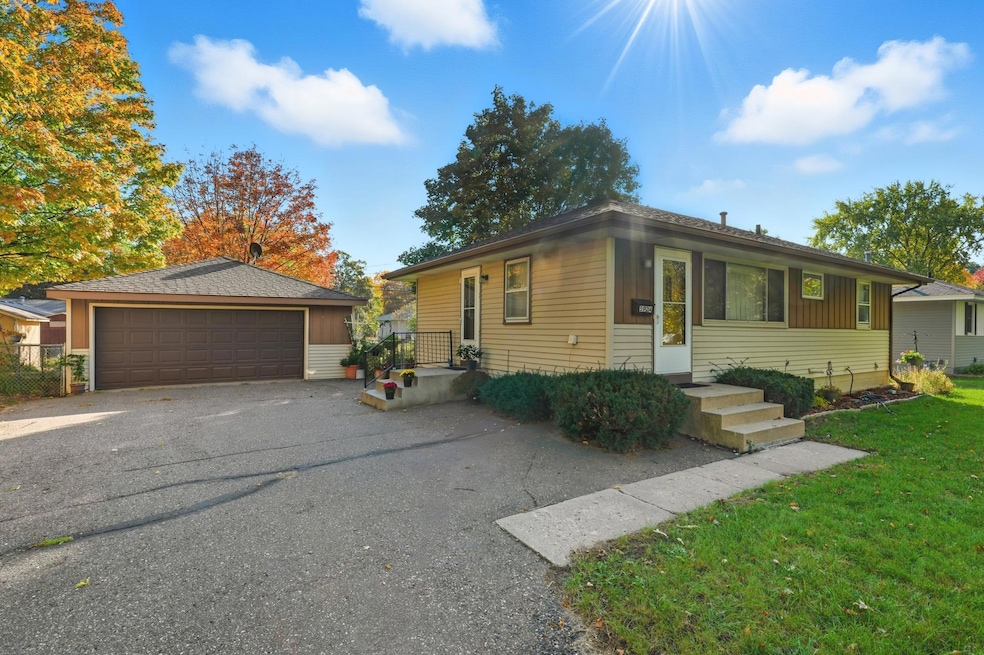 Welcome to 5924 Regent Ave N, Crystal. Located in a beautiful, mature neighborhood. Low-traffic, dead-end street.