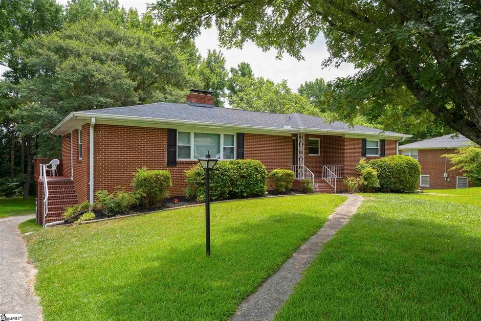 105 Greenbriar Dr, Simpsonville, SC 29680 - photo 1