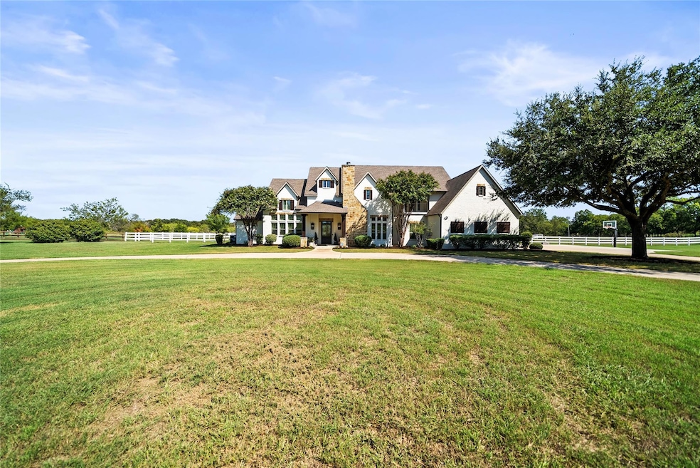 View of front of house featuring a front yard