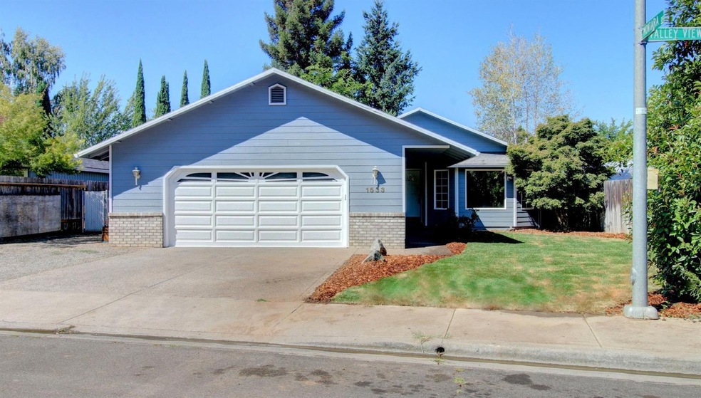 1533 Valley View Dr, Medford, OR 97504 - photo 1
