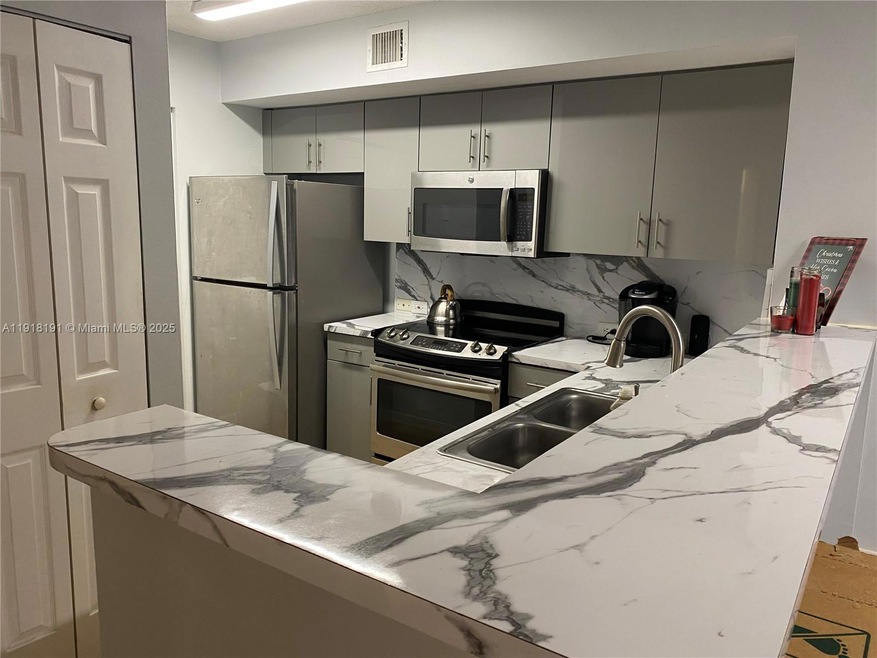 677 SW 111th Ave unit 20213, Pembroke Pines, FL 33025 - photo 1