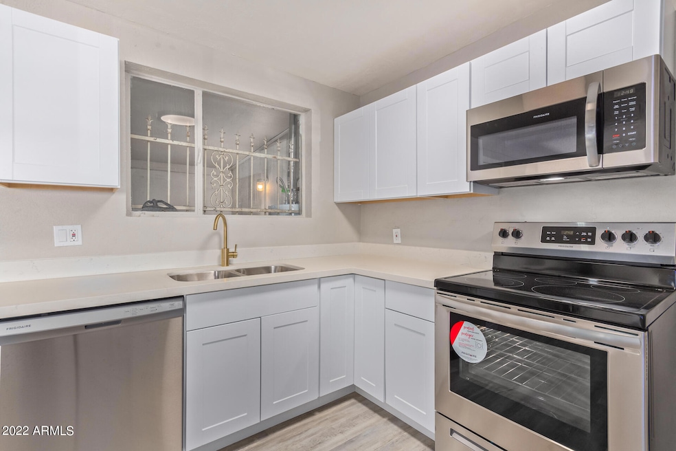 3314 N 39th Dr, Phoenix, AZ 85019 - photo 1