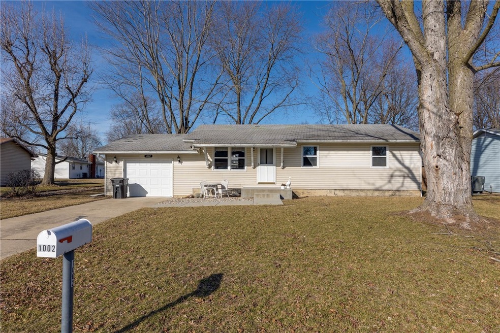 1002 Flame Ave, Effingham, IL 62401 - photo 1