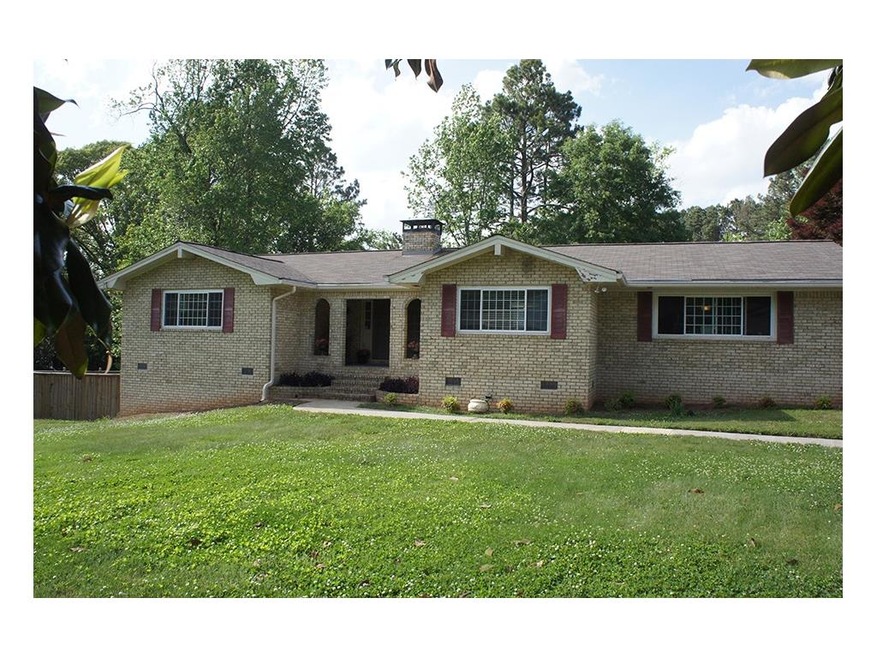 2712 West Fontainebleau is a fully updated ranch i