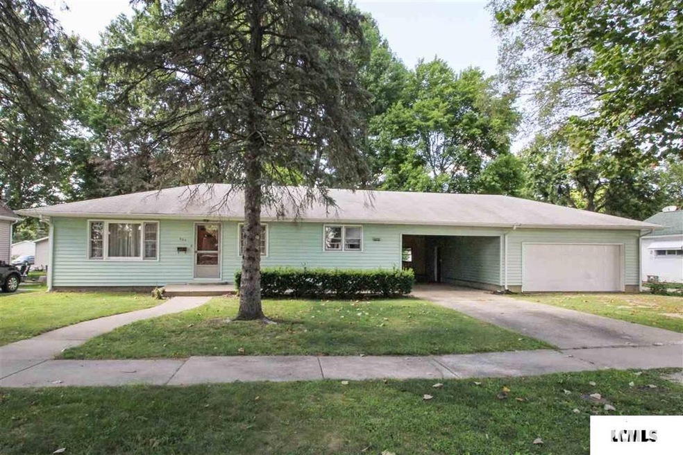 609 N Sherman St, Lincoln, IL 62656 - photo 1