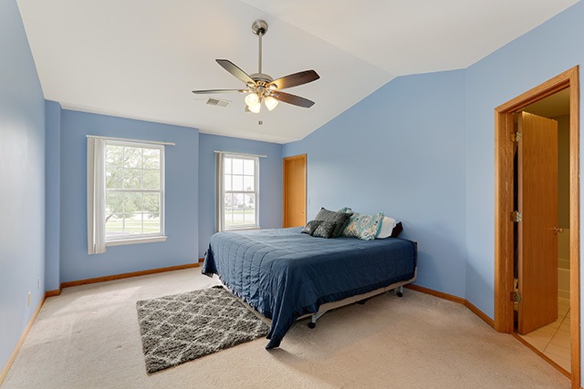 190 White Oak Dr, North Aurora, IL 60542 - photo 1