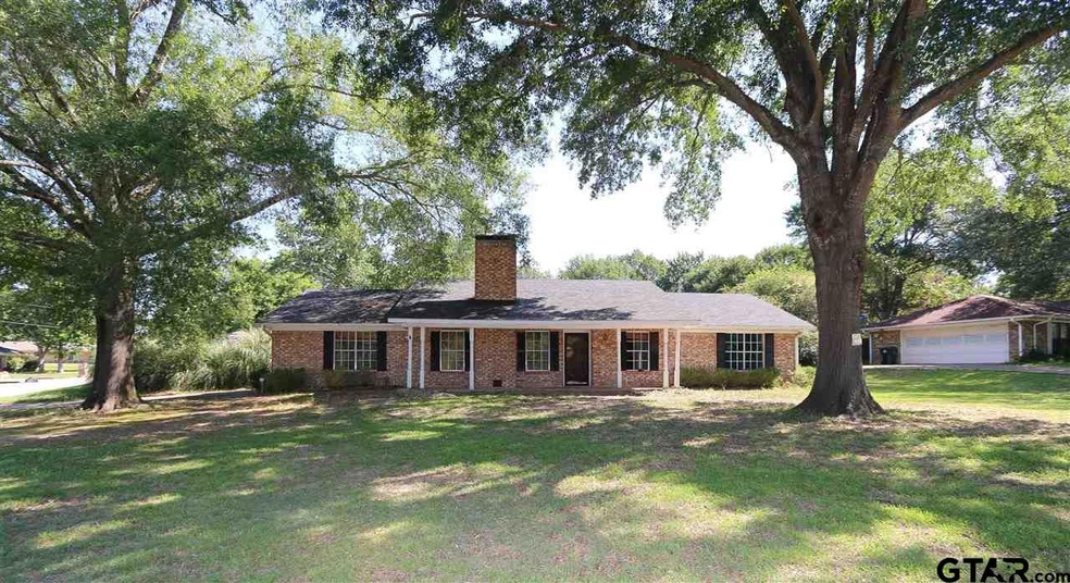 1622 Circle Dr, Tyler, TX 75703 - photo 1