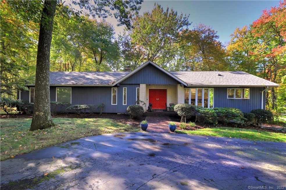 10 Fraser Dr, Woodbridge, CT 06525 - photo 1