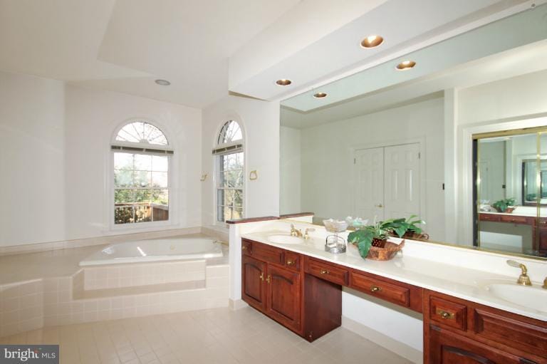 9112 Willow Gate Ln, Bethesda, MD 20817 - photo 1