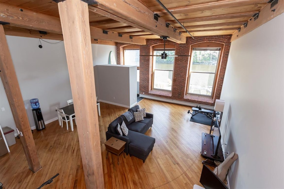 Rivermoor Landing unit 2, Newmarket, NH 03857 - photo 1