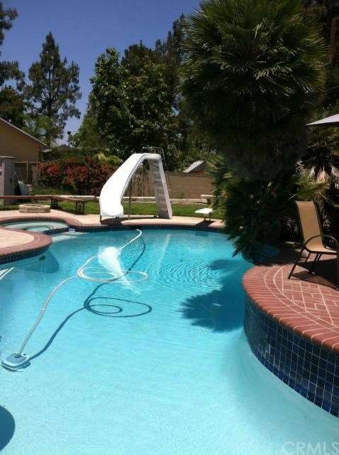 HUGE YARD  POOL HAS SPA , VERY PRIVATE