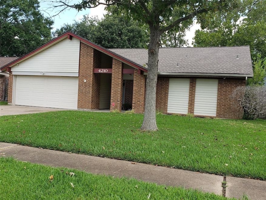 4210 Townes Forest Rd, Friendswood, TX 77546 - photo 1