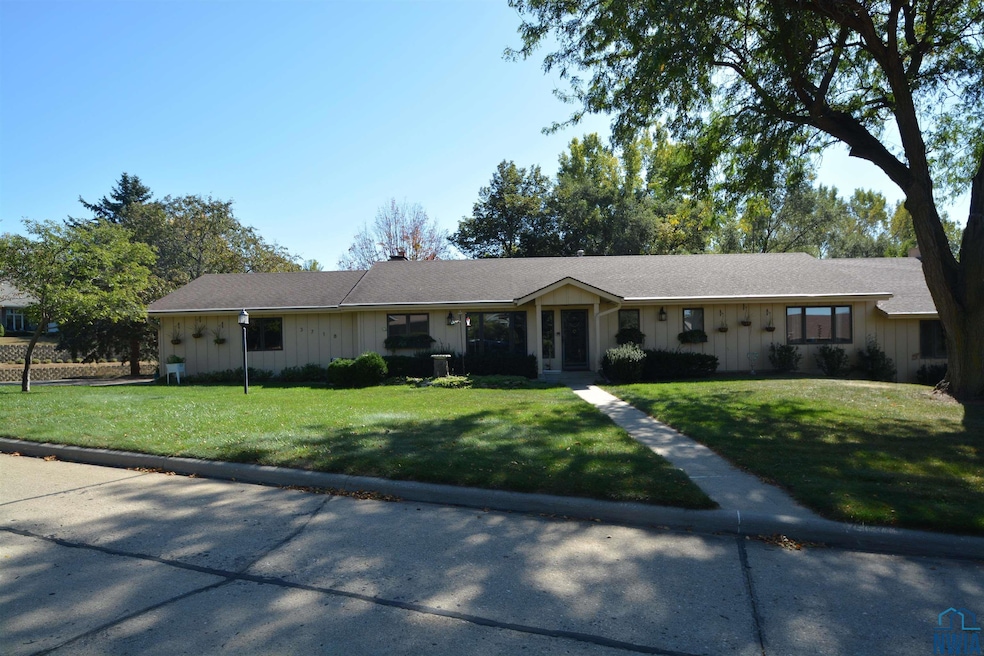 3718 S Briar Path, Sioux City, IA 51104 - photo 1