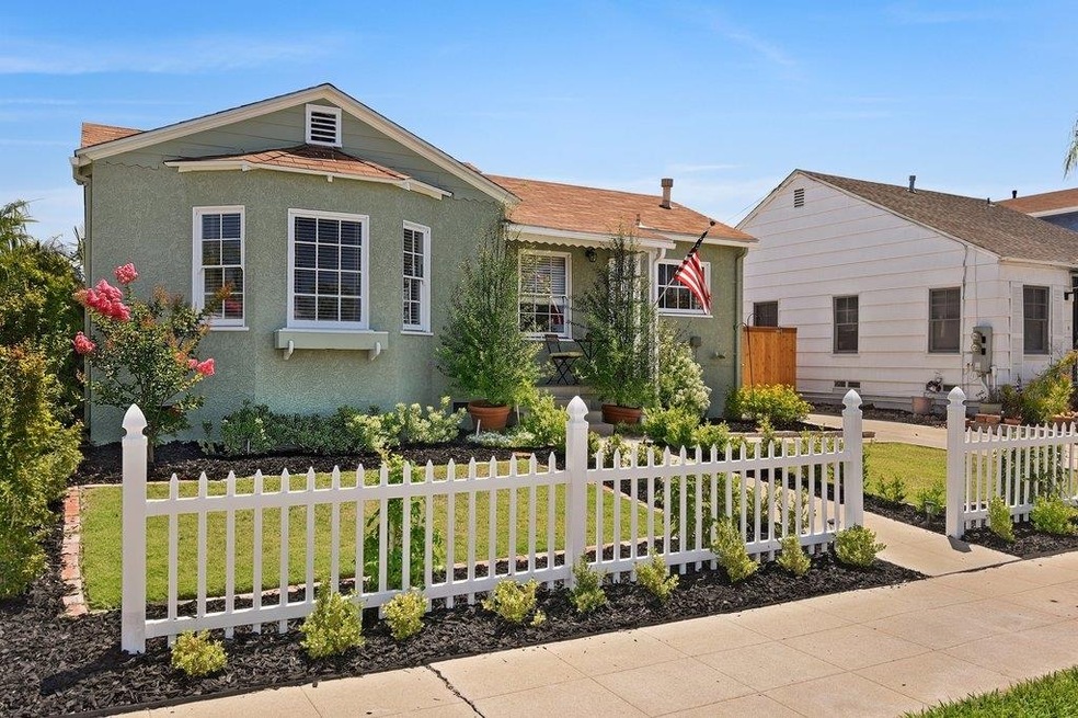 Welcome home to your Talmadge charmer!!