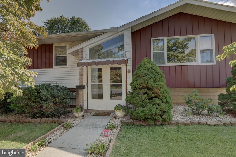 6201 Somerset St, Harrisburg, PA 17111 - photo 1