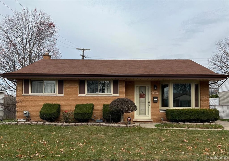 15225 Roycroft St, Roseville, MI 48066 - photo 1