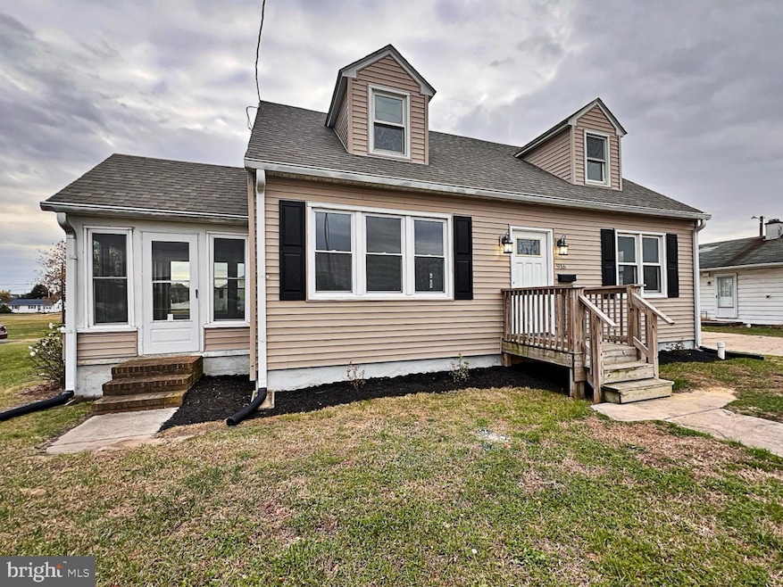 916 Forest St, Dover, DE 19904 - photo 1