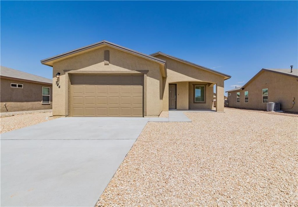 724 Nuevo Desierto Dr, Horizon City, TX 79928 - photo 1