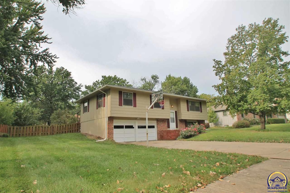 4823 SW Commanche Rd, Topeka, KS 66614 - photo 1