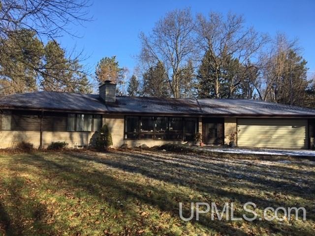 505 N Lapham Peak Rd, Delafield, WI 53018 - photo 1