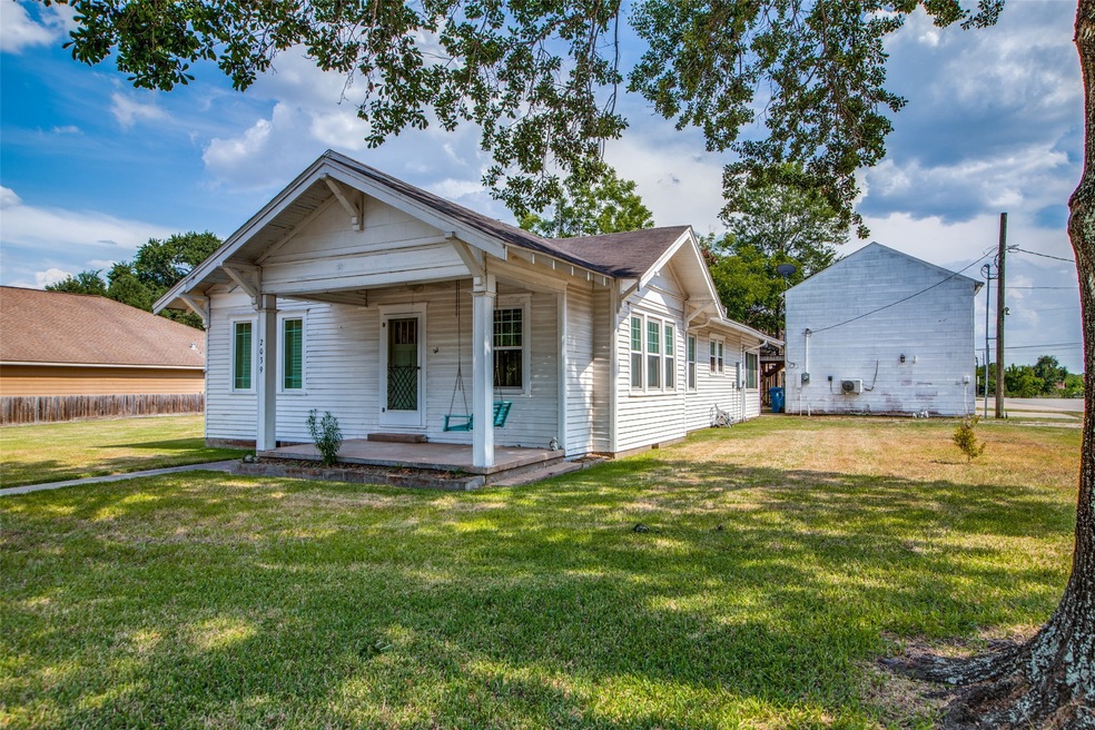 2039 Main St, Waller, TX 77484 - photo 1