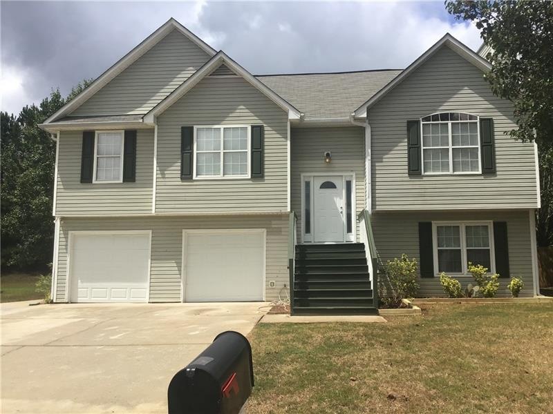 Front of home with plenty of parking space, includ
