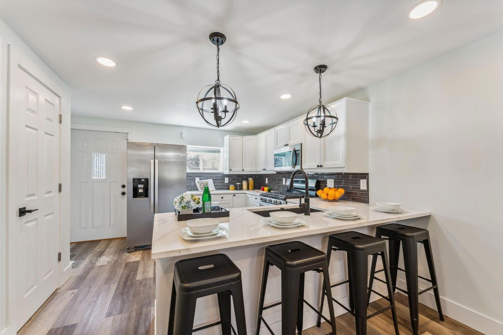 16-web-or-mls-4767-groves-rd