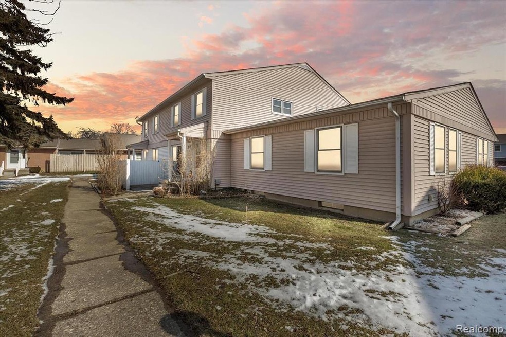 01-9396-Parkwood-Dr-WindowStill-Real-Estate-Photog