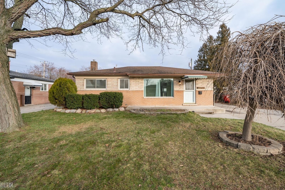 16133 Yew St, Roseville, MI 48066 - photo 1