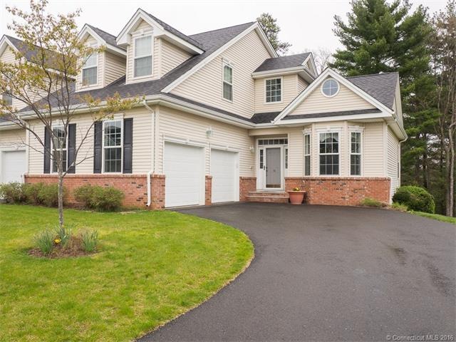 WELCOME. COME ON IN..2 car garage, plenty of space