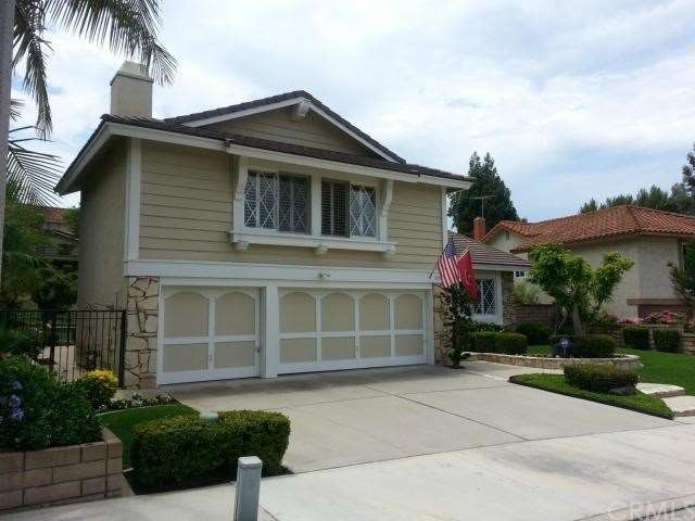 3 Car garage / Newer Concrete Roof 