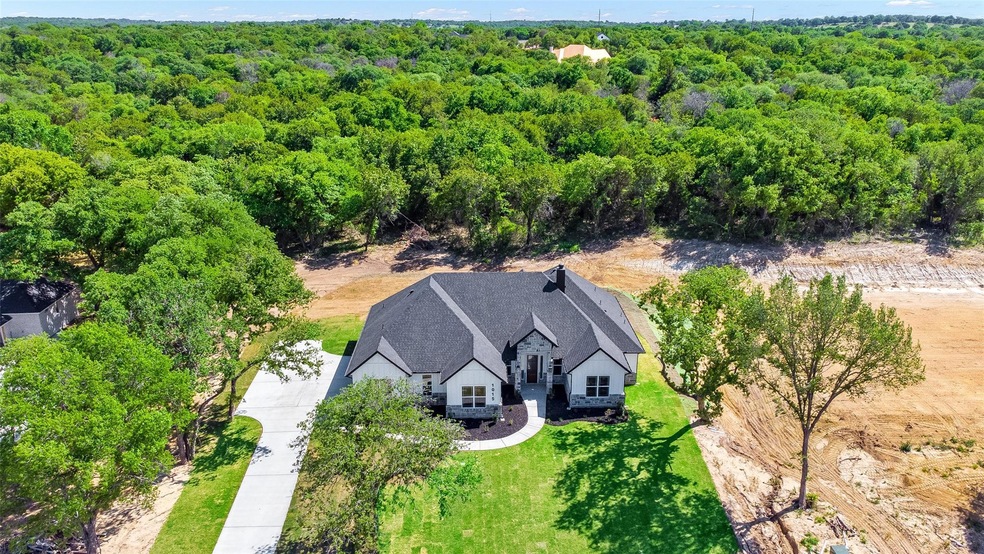 1015 Glenoaks Dr, Weatherford, TX 76088 - photo 1