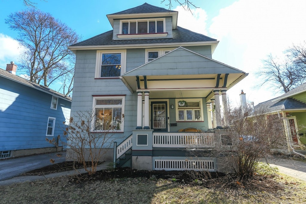 Welcome to 215 Cypress St!