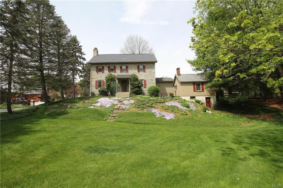 5567 Roosevelt St, Whitehall, PA 18052 - photo 1