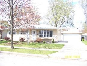 442 Paul Ct, Combined Locks, WI 54113 - photo 1