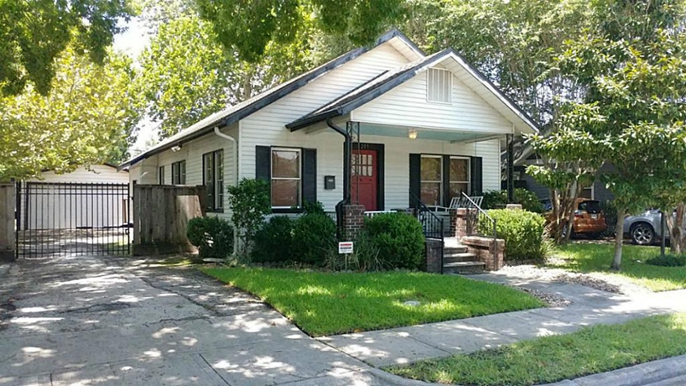 205 E 24th St, Houston, TX 77008 - photo 1