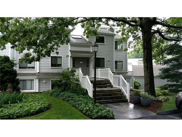 39 Rowayton Woods Dr unit 39, Norwalk, CT 06854 - photo 1