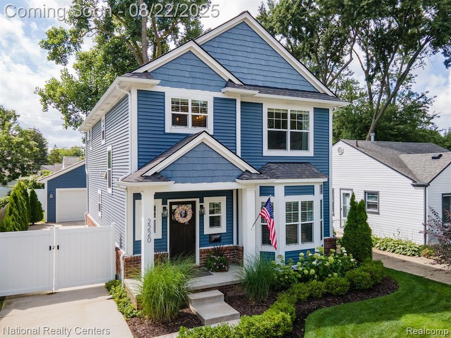 2220 Barrett Ave, Royal Oak, MI 48067 - photo 1