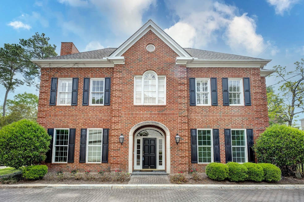 Come and see 57 Briar Hollow Lane # 5, this totall