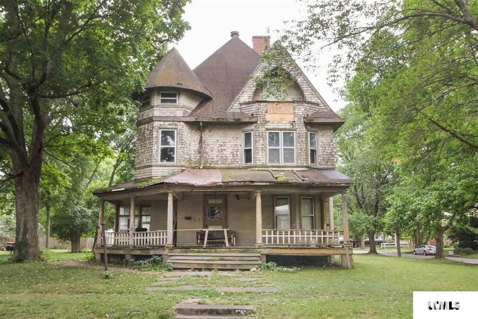 605 Lincoln Ave, Lincoln, IL 62656 - photo 1