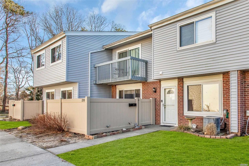 231 Springmeadow Dr unit D, Holbrook, NY 11741 - photo 1