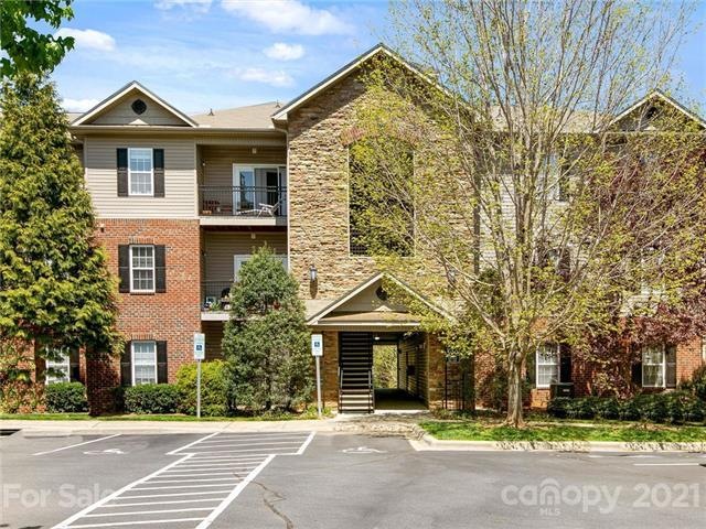 525 Appeldoorn Cir unit 525, Asheville, NC 28803 - photo 1
