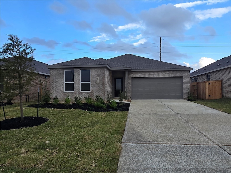 13316 Harbor Point Dr, Texas City, TX 77568 - photo 1