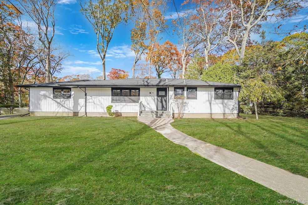 780 Westview Dr, Mattituck, NY 11952 - photo 1