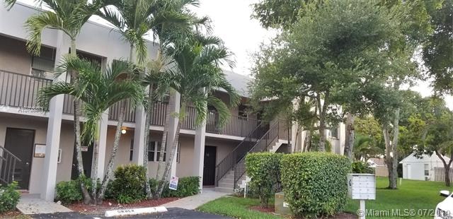 8515 Old Country Manor unit 420, Davie, FL 33328 - photo 1