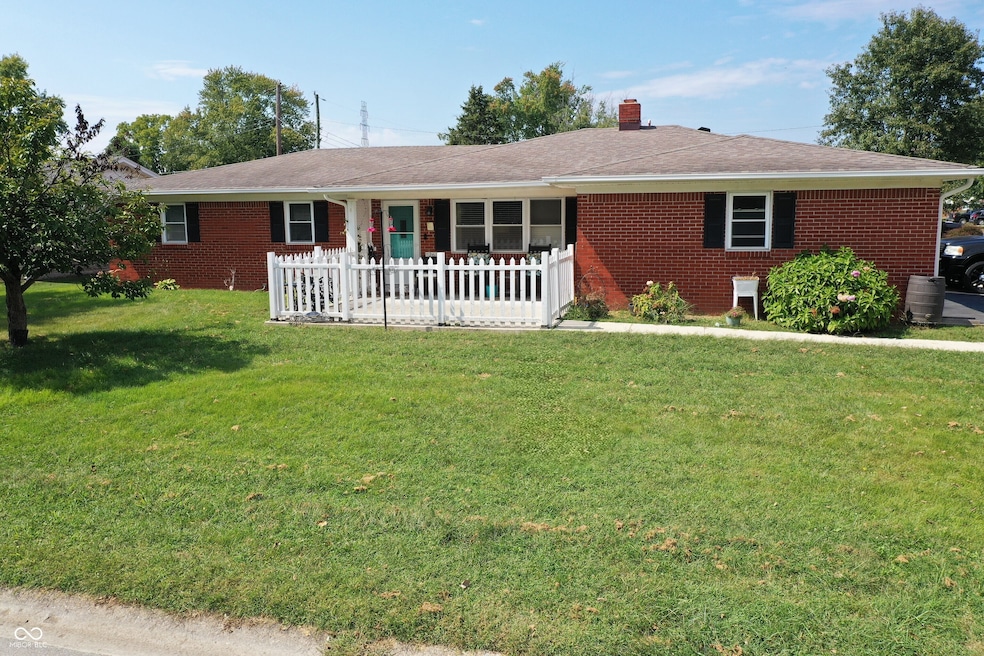 2630 Wedgewood Dr, Columbus, IN 47203 - photo 1