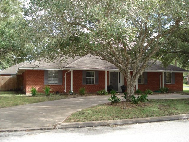 9 Lazy Ln, Bay City, TX 77414 - photo 1