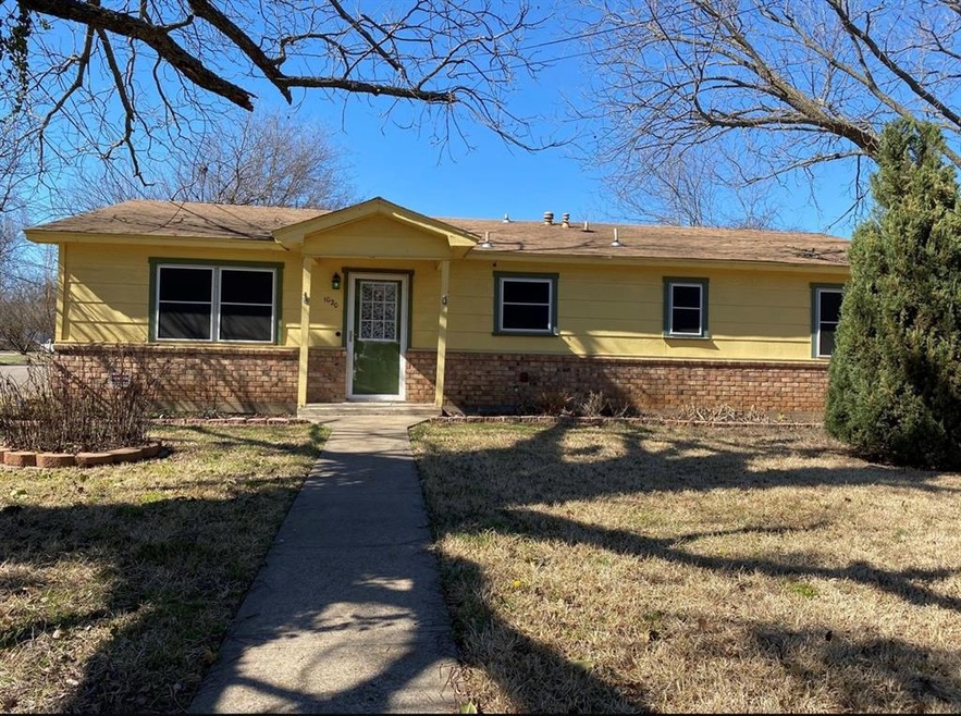 1020 Williams Ave, Cleburne, TX 76033 - photo 1